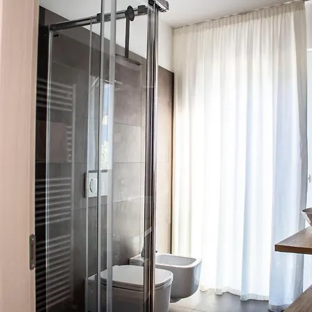 Zangirolami - Luxury Garden And Balcony * Riva del Garda