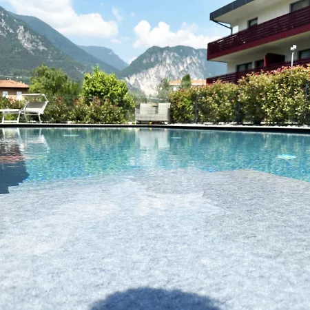 Zangirolami - Luxury Garden And Balcony * Riva del Garda