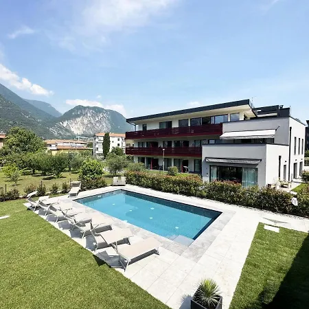 Zangirolami - Luxury Garden And Balcony Apartmán *
