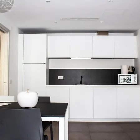 Zangirolami - Luxury Garden And Balcony Apartment Riva del Garda