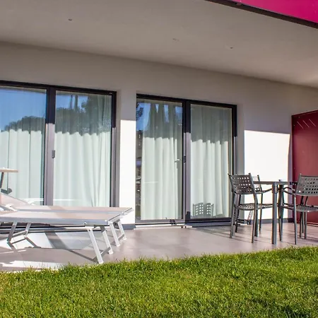 Zangirolami - Luxury Garden And Balcony Apartment Riva del Garda