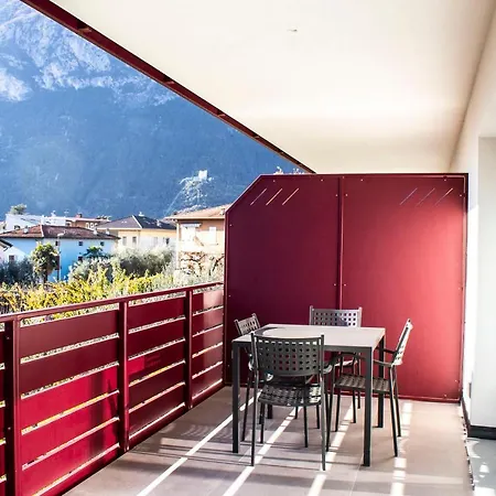 Apartment Zangirolami - Luxury Garden And Balcony Riva del Garda