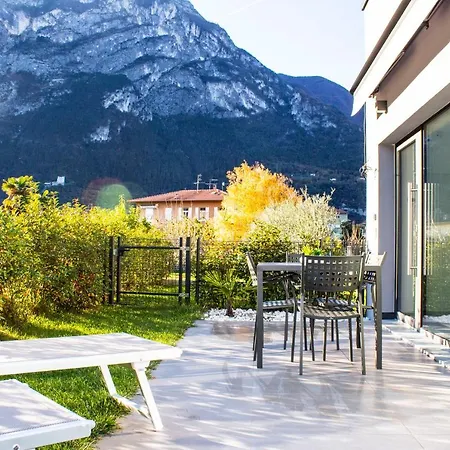 Apartment Zangirolami - Luxury Garden And Balcony