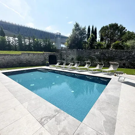 Zangirolami - Luxury Garden And Balcony Apartment