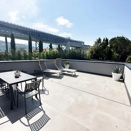Apartment Zangirolami - Luxury Garden And Balcony *